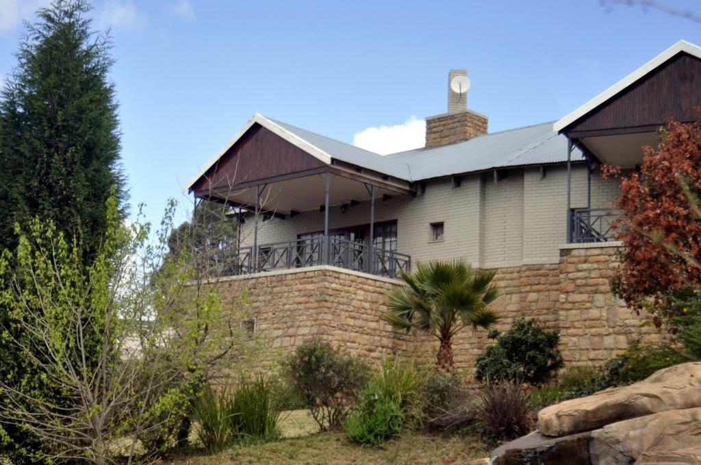 The Highlander Hotel Dullstroom Exterior photo